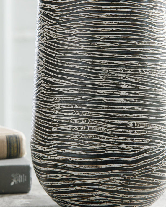 Fynn Vase - Abundant Home Collections