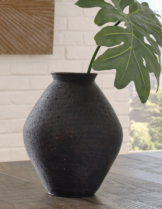 Hannela Vase - Abundant Home Collections