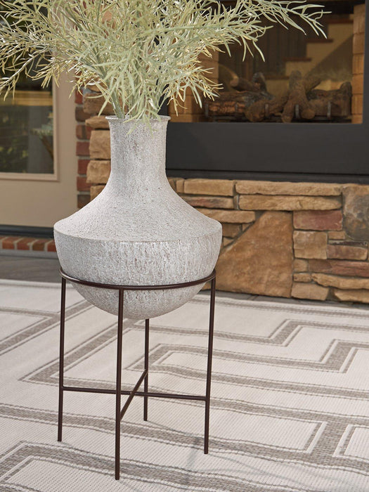 Estonbank Vase - Abundant Home Collections