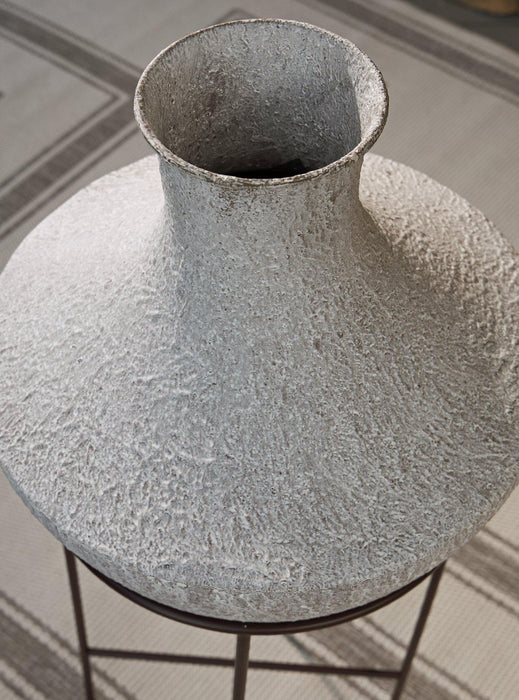 Estonbank Vase - Abundant Home Collections