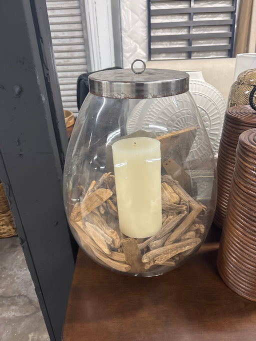 Candle holder with wood chips