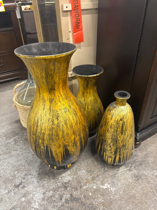 Outdoor vase set of three