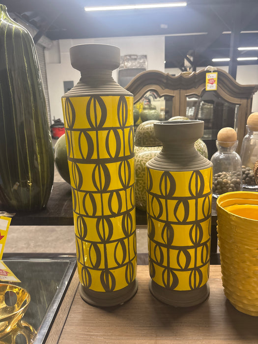 Yellow and brown base set