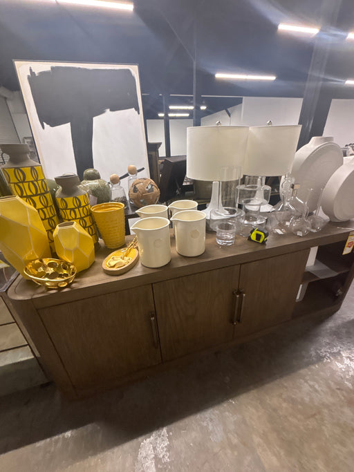 Brown Buffett table