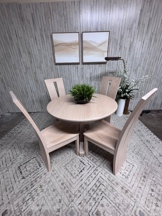 Amish Light Wooden Round Table and Chairs