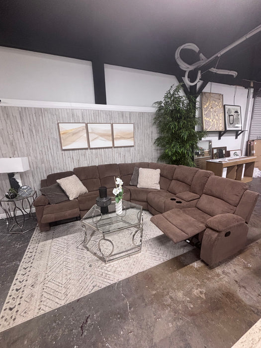 Brown 6-Piece Power Reclining Sectional with Console & Cup Holders – Like New!