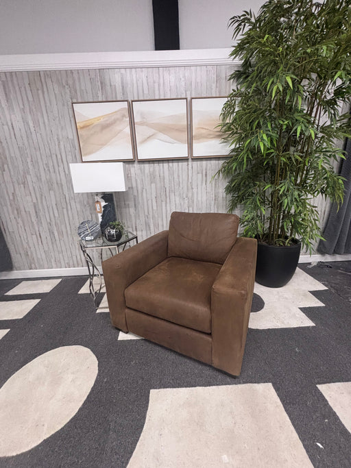 Beautiful Bassett Brown Upholstered Arm Chair – Comfortable & Timeless!