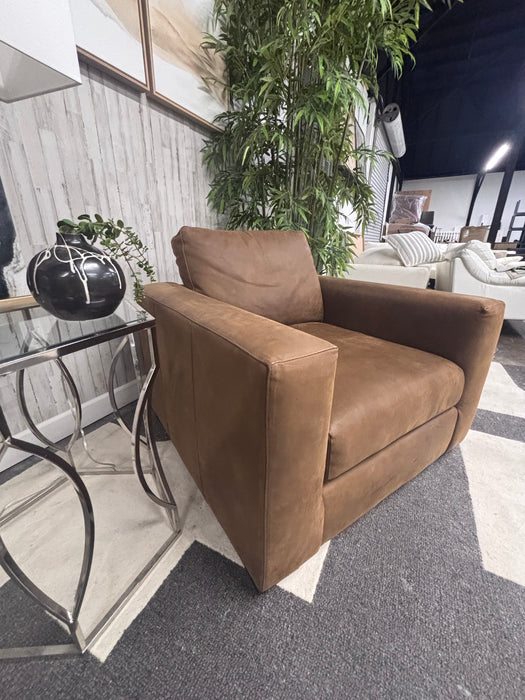 Beautiful Bassett Brown Upholstered Arm Chair – Comfortable & Timeless!
