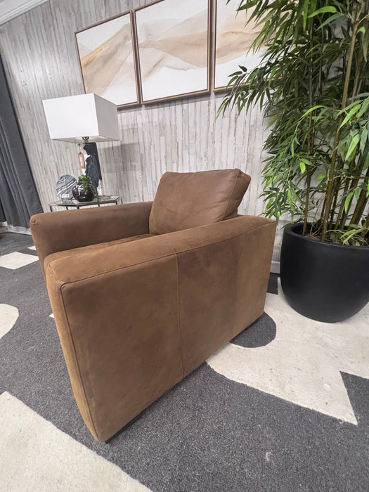 Beautiful Bassett Brown Upholstered Arm Chair – Comfortable & Timeless!