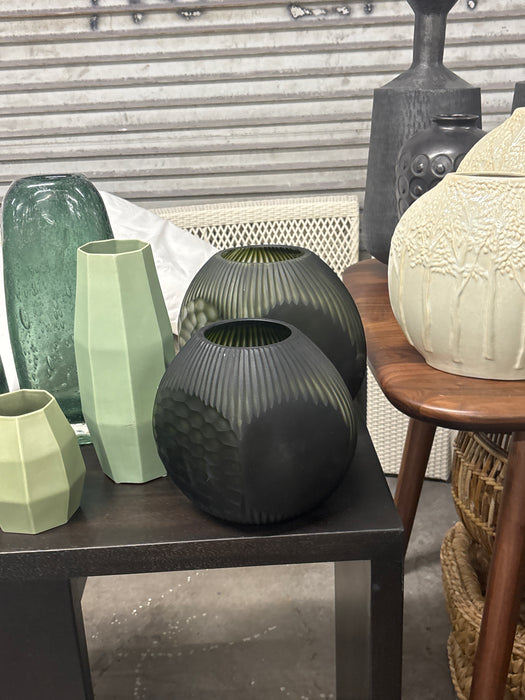 Glass dark green vase set