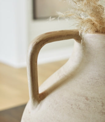 Justy Vase - Abundant Home Collections